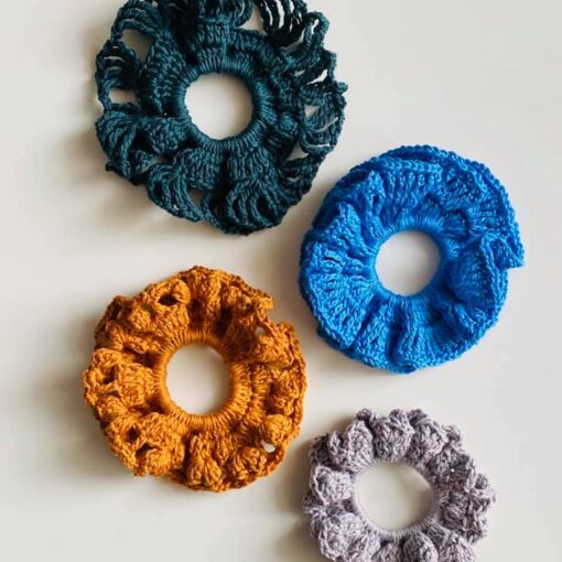 frotki do włosów dziergane z włóczki firmy dziergażaba