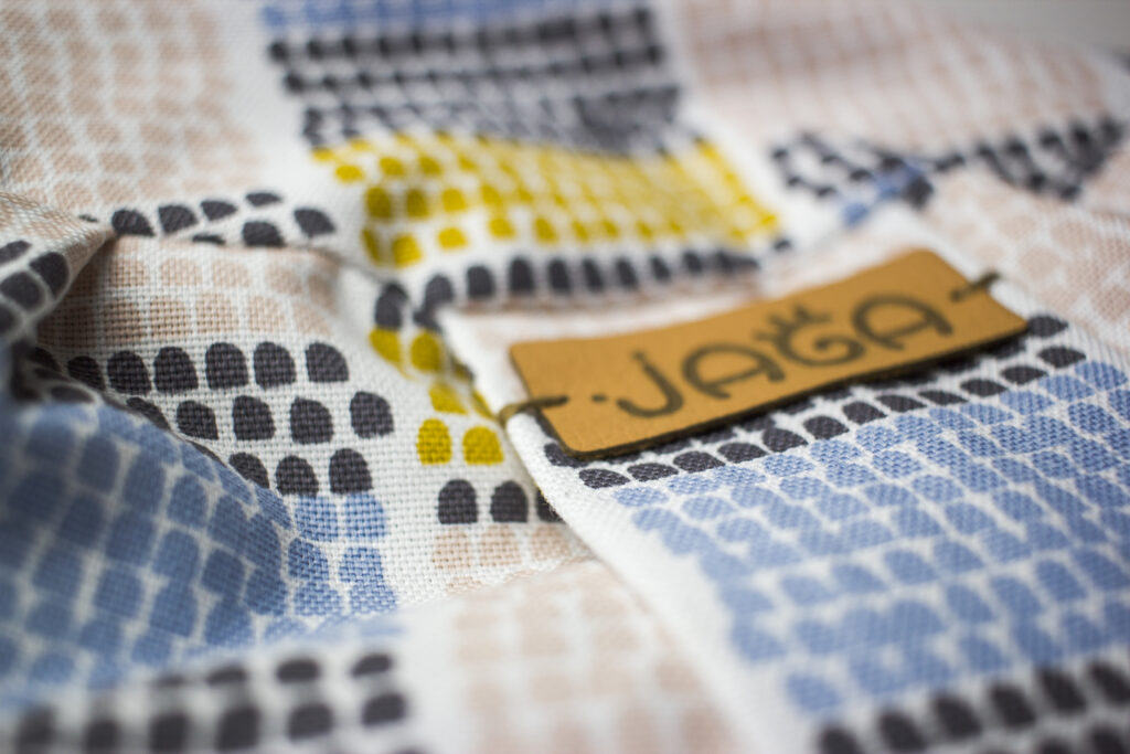 material-w-kolorowe-kropki