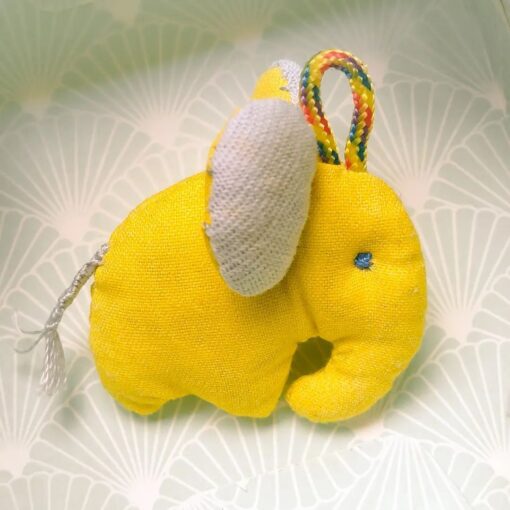 słonik breloczek żółty z materiałów z odzysku