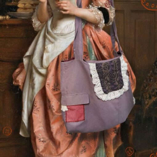 torba fioletowa rozmiar bardzo duży. zrobiona została z materiałów z drugiej ręki. torba ma klapkę z koronką, co daje jej romantyczny, dziewczęcy wygląd